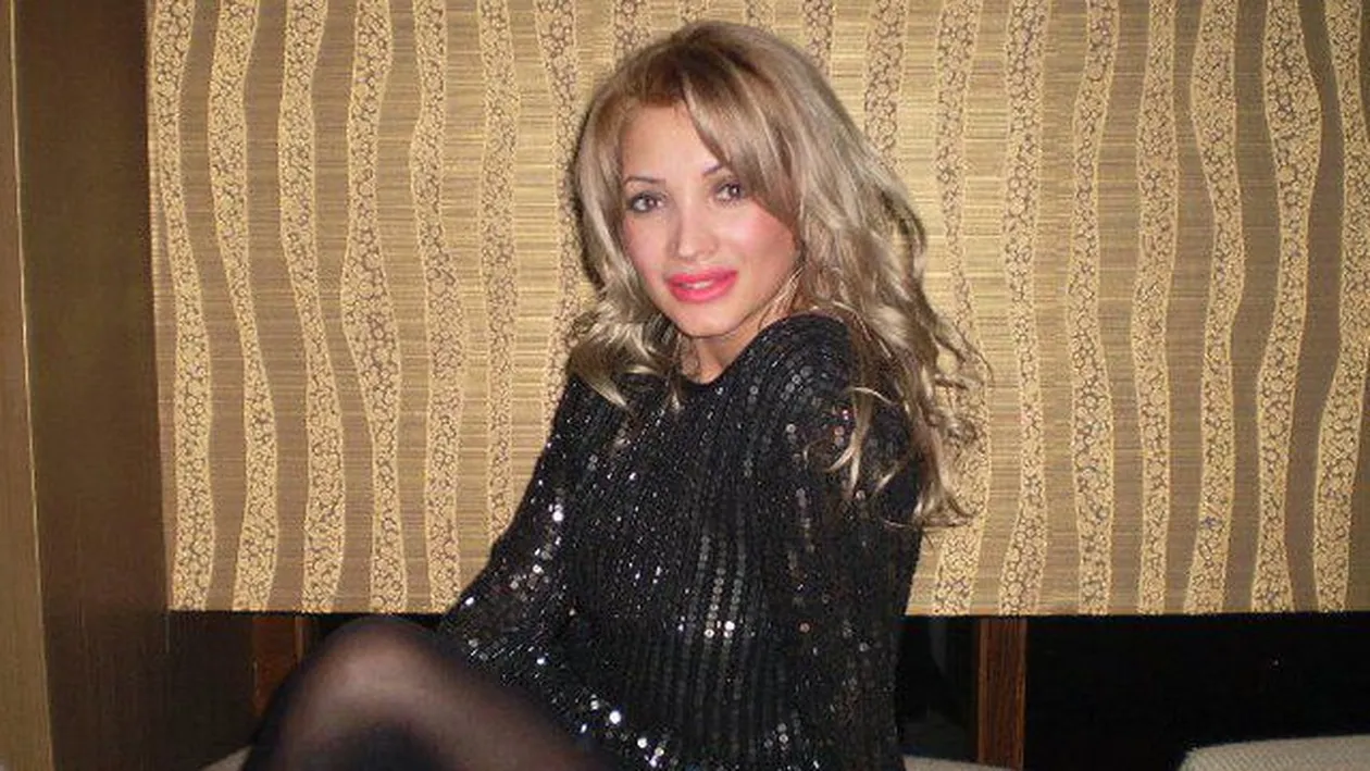 Sexy avocata de la Timisoara a socat pe toata lumea cu noua sa masina! vezi cum reactioneaza barbatii cand o vad!