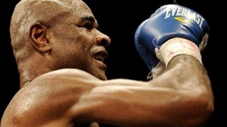 Lucian Bute l-a trimis in spital pe Glen Johnson!