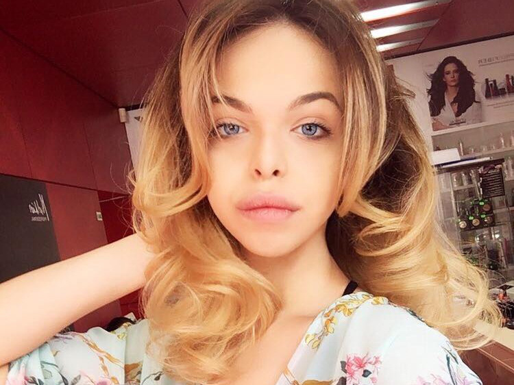 „Barbie de România“ a picat pentru a doua oară examenul de Bacalaureat! Ce note a avut