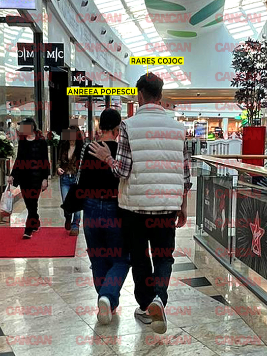 Fosta dansatoare a Deliei și soțul, tandrețuri în mall chiar și după trei copii.