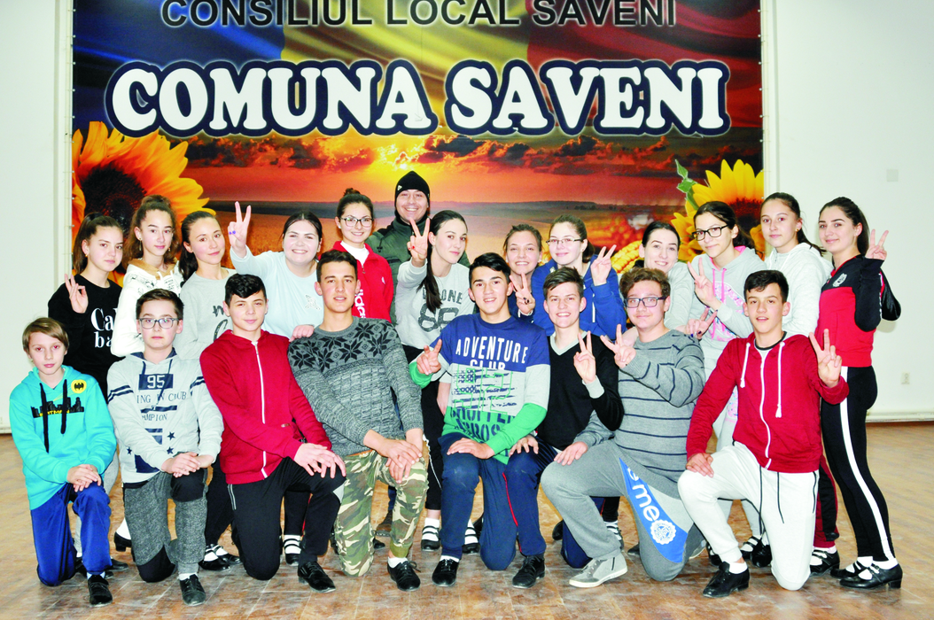 Tinerii din ansamblul folcloric  sunt "abonați" la premii