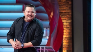 Ea l-a făcut bărbat pe Mihai Bobonete de la Pro TV! Cine e prima femeie din viața juratului "Românii au Talent" și a actorului din "Las Fierbinți"