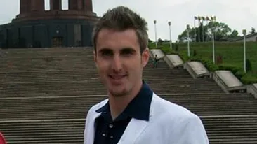 El este cel mai proaspat tatic din Romania! Un celebru prezentator TV a ales un nume haios pentru fiul sau! Micutul se va numi...