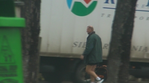 C-asa e-n tenis! Viorel Catarama, tinuta-soc pe strada! A uimit o doamna imbracat in pantaloni scurti