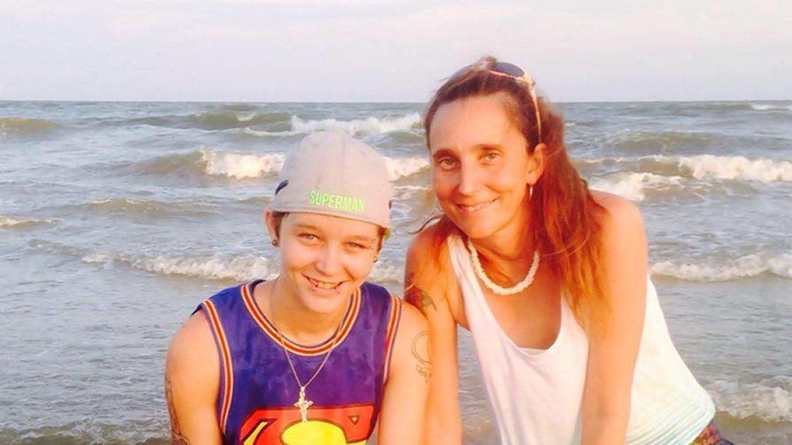 Ce scuză a inventat o mamă acuzată de incest! Femeia s-a căsătorit cu propria fiică