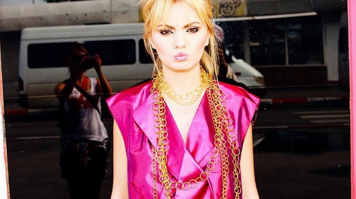 Nu mai e „sirena“ de alătdată! ALEXANDRA STAN şi-a arătat posteriorul, însă a uitat de acest detaliu ruşinos
