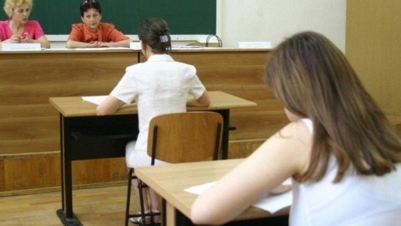 O elevă din Alba, eliminată de la Bacalaureat pentru că a intrat cu telefonul în sală, a câștigat în instanță. Ce decizie s-a luat