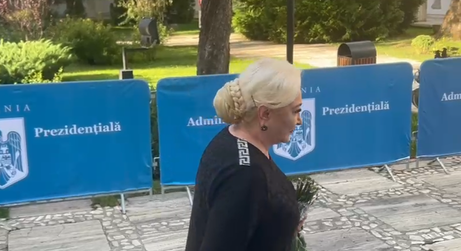 Cum a apărut Viorica Dăncilă la priveghiul lui Ion Iliescu? Toate privirile s-au întors către ea