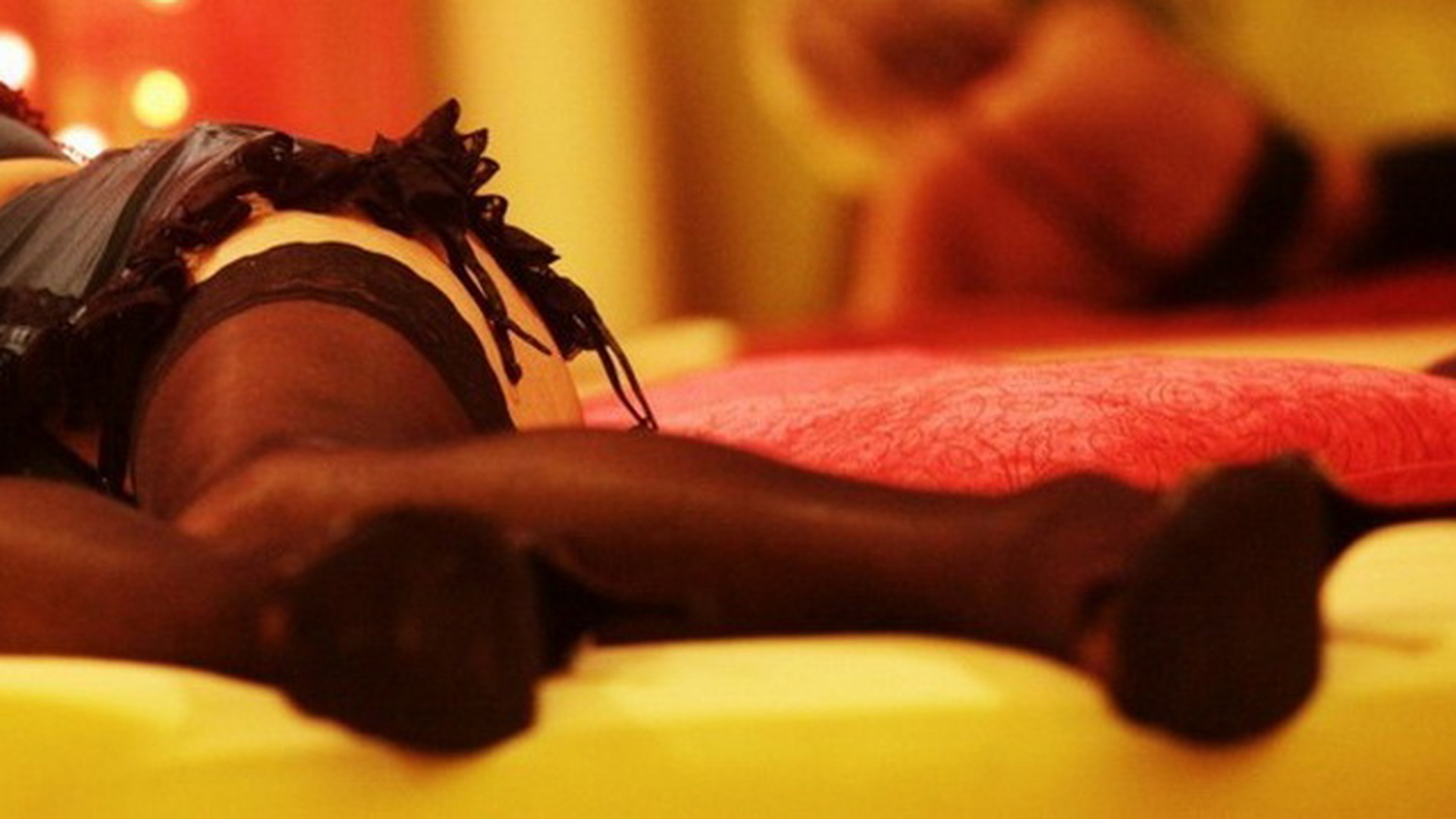 Manevra la care apelează prostituatele din România pentru a-şi vinde serviciile la drumul mare! “Te pot relaxa şi...”