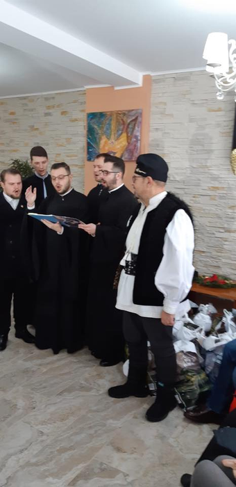 Fostul primar Cristian Popescu Piedone a colindat la un cămin de bătrâni: ”Am simțit nevoia să mă încarc sufletește!” | VIDEO