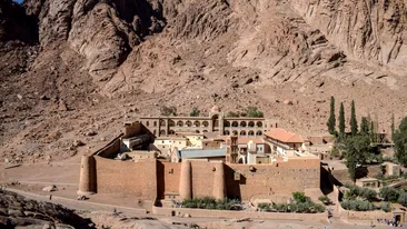 Muntele Sinai, locul unde Moise ar fi primit Cele Zece Porunci, devine un mega-resort de lux! Mormintele au fost mutate