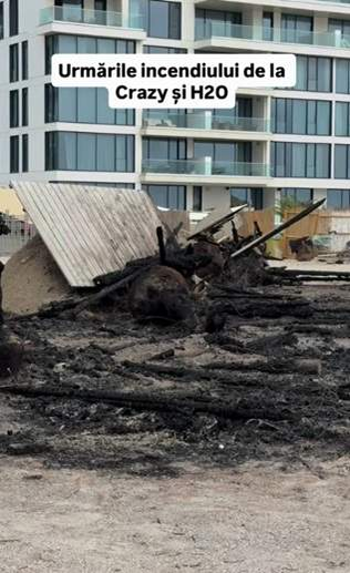 Noapte de foc pe litoral! Două plaje din Mamaia au fost distruse complet de incendiu