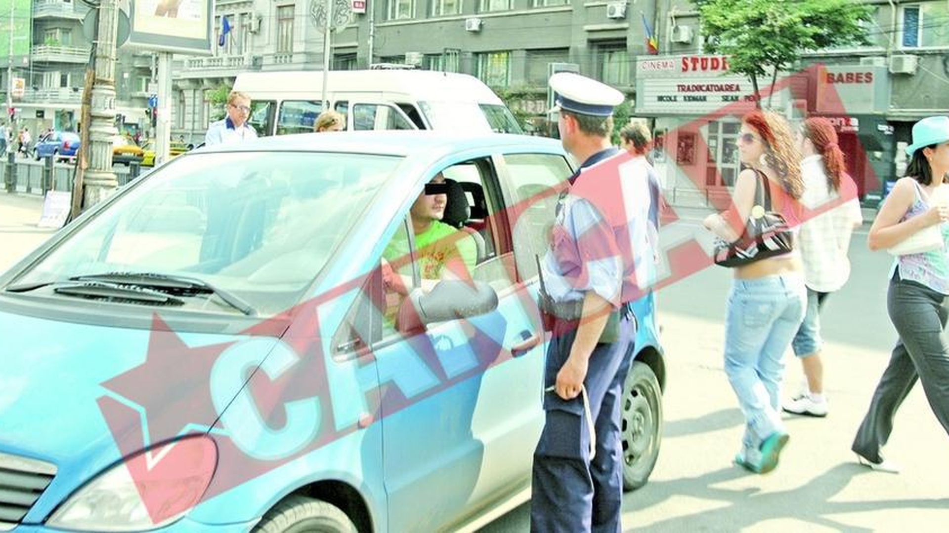 Un permis auto fals, comandat in Italia, costa 600 de euro