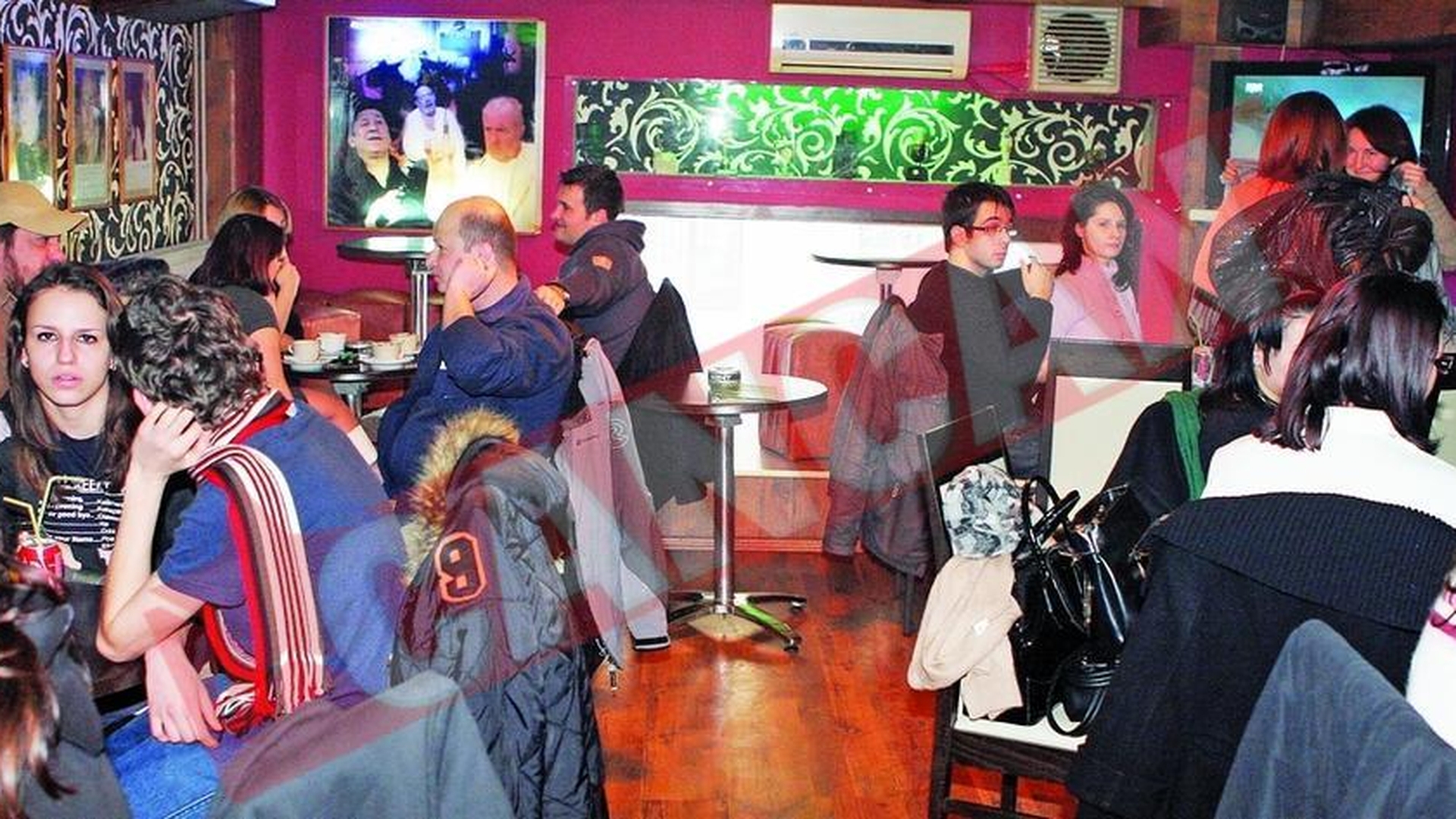 Fumatorii nu mai au loc in baruri si restaurante!