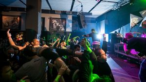Ajutor disperat pentru Pavlos Jester, tanarul care si-a scos prietenul invalid din clubul Colectiv