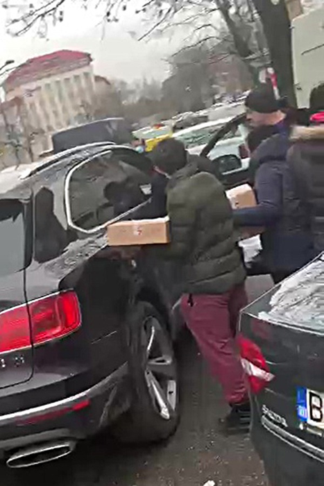 Gigi Becali a fost "Moș Crăciun" de ocazie