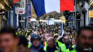 Proteste violente în Franţa: zeci de răniţi şi peste 220 de manifestanţi reţinuţi la Paris