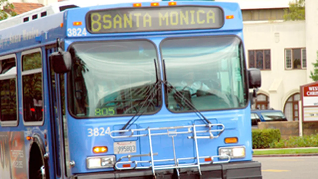 A dat copilul de sase ani unui necunoscut, in autobuz