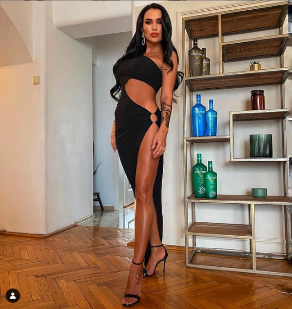 Daniela Crudu a repetat scena sărutului cu Bianca Drăgușanu! Momente incendiare cu o brunetă misterioasă GALERIE FOTO HOT