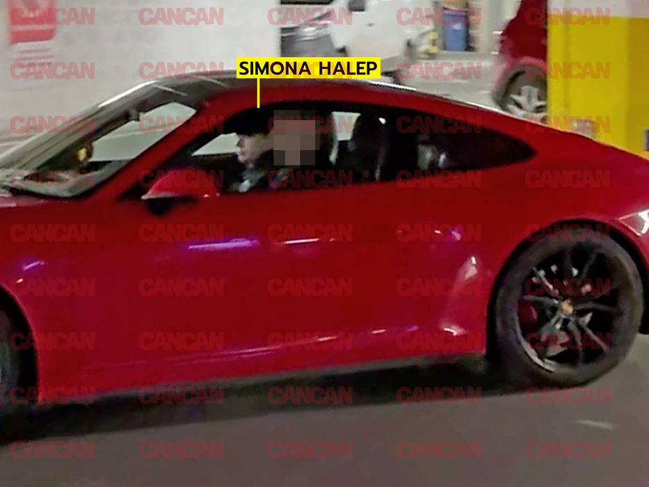 Avem imaginile! Simona Halep a fost cu șoferul la mall, dar nu a părut în apele ei, după ce a coborât din superbul Porsche Carrera 4. Foto: CANCAN.RO