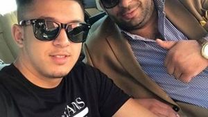 Fiul lui Emi Pian, distrus de durere de la moartea tatăl său. Tânărul de 21 de ani refuză să mănânce și să doarmă