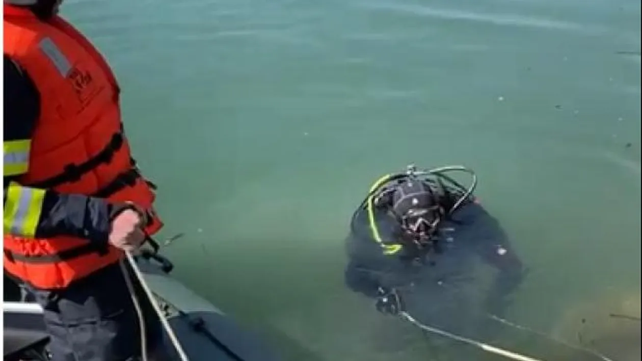 Polițiștii din Gorj au scos un automobil din apele Jiului. Când au deschis mașina au rămas fără cuvinte