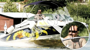 Salupa personalizata a lui Camataru, mangaiata de lacul Snagov. Nutu si-a lansat dragonul la apa
