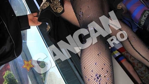 Intrebarea zilei: poarta sau nu Lady Gaga chiloti? Diva prinsa in offside! Uite imaginile dupa care plang toti paparazzii