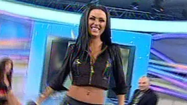 Cruduta si-a revenit dupa lesinul de aseara!  Uite cum danseaza pe  melodia verii Tchu Tcha Tcha