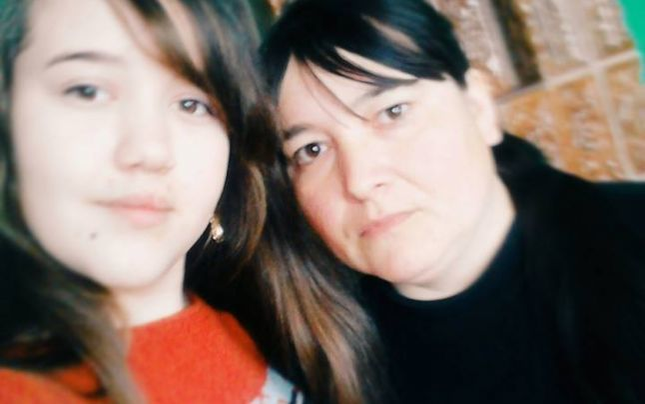 Mama biologică şi sora Iulianei
