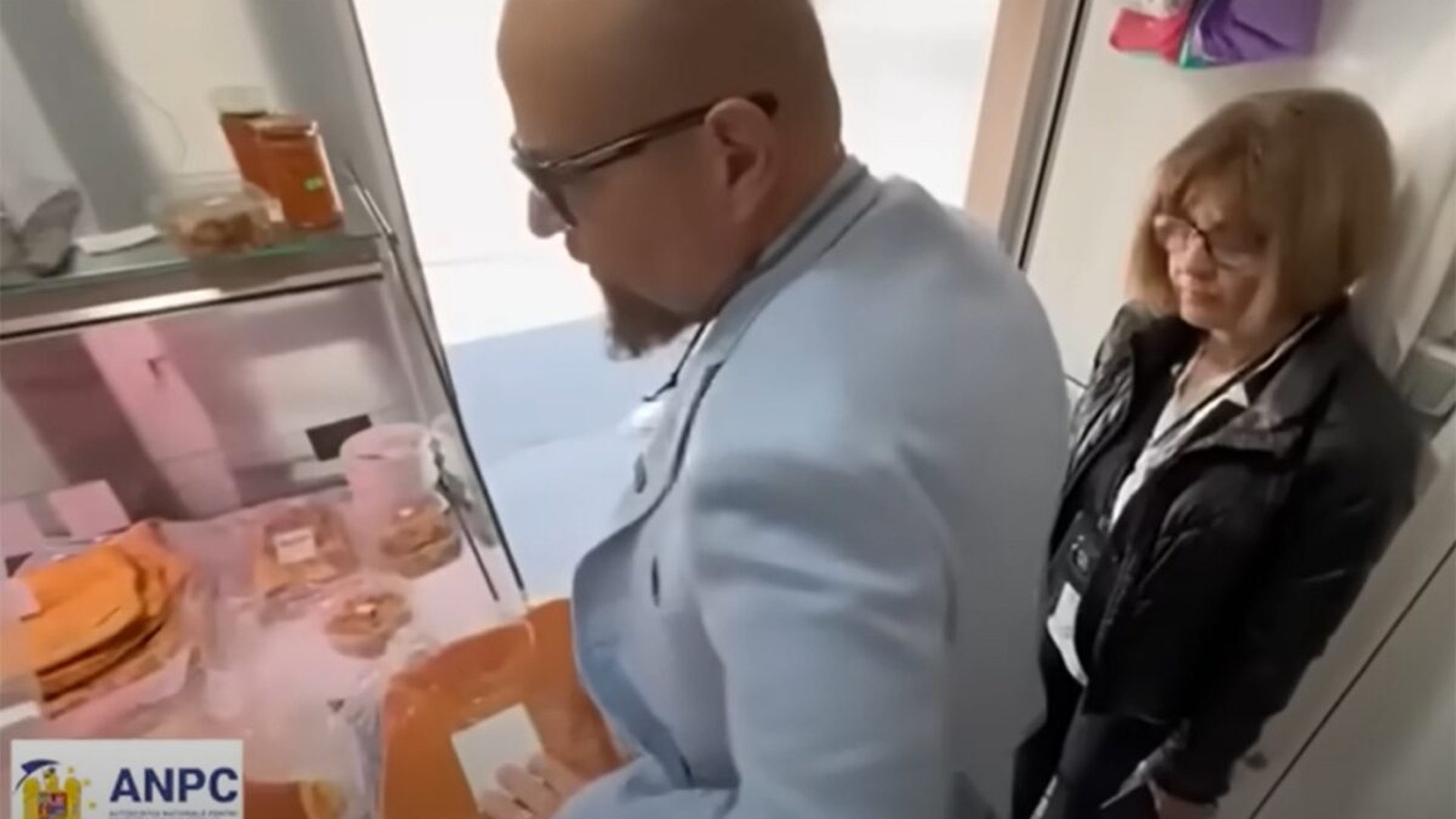Ce a găsit Piedone la "sibienii" din Piața Domenii. Unde e făcută, de fapt, "slănina ardelenească". Șeful ANPC a crezut că e o glumă