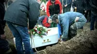 A deschis ochii în timp ce se pregăteau să o bage în groapă! Care au fost primele ei cuvinte