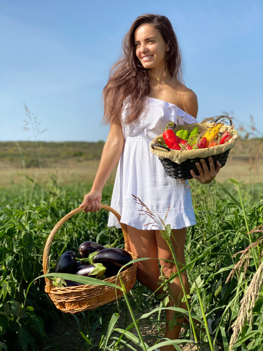 Mădălina Apostol, despre relația cu Nick Rădoi: "Eu merg acolo la el, stau mult și bine și când vin în România se așteaptă că am trei pomi din care ies bani" (Foto: Facebook)
