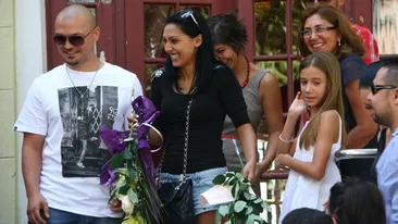 Puya nu-si poate stapani pornirile animalice! Si-a lipit privirea de fundul unei blonde pufoase, de mana cu sotia!