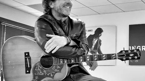 Doliu în lumea muzicii! Un celebru producător internațional a murit într-un accident aviatic, la 57 de ani