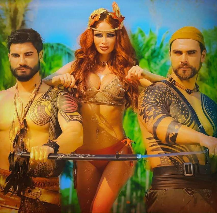 În anul 2018, "ispita supremă" i-a lăsat pe producătorii emisiunii fără baterii pentru lavaliere (Foto: Instagram)