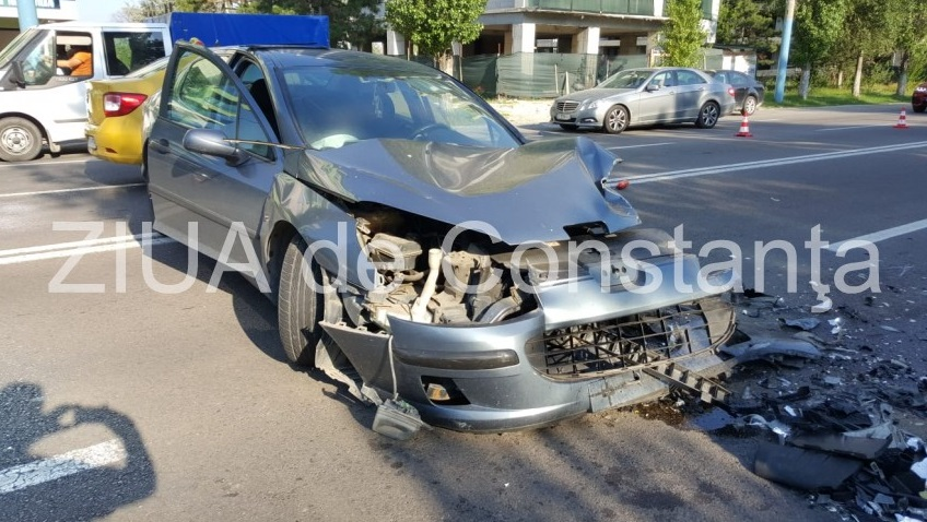 Două accidente violente în Constanța! Mașinile s-au făcut praf în urma impactului din Mamaia