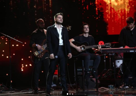 Prima apariție a lui Florin Salam, după ce a lipsit din finala X Factor. Toți ziceau că e bolnav, da uite-l că e bine merci