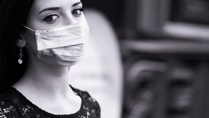 Numărul în creștere al tinerilor diagnosticați cu COVID-19 ar putea fi catastrofal. Avertismentul unei specialiste