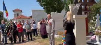 Peste 100 de oameni au participat la dezvelirea bustului generalului decedat Radu Theodoru, fost suspect într-un dosar de trădare
