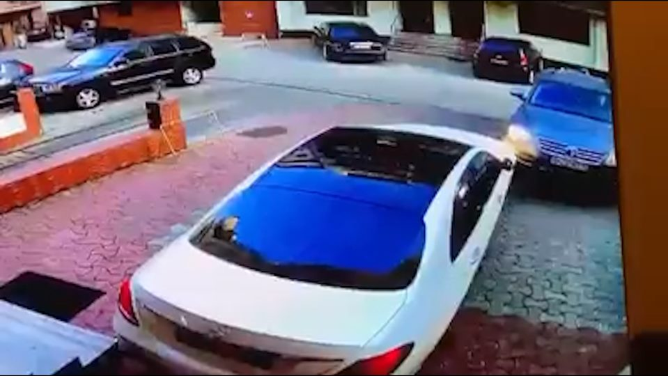 VIDEO INCREDIBIL. Momentul în care Mihaela Nunweiller lovește mașina lui Gabriel Oprea Jr. “Am făcut plângere la poliție și…”