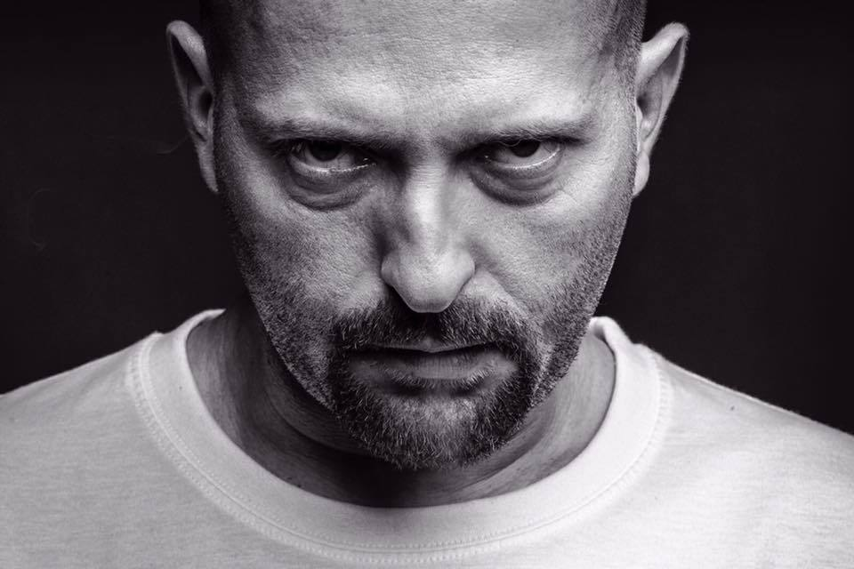 Cheloo a răbufnit. “Dacă nu aş fi fost condamnat pentru 0.6 grame de iarbă oferită unui fraier, te-aş fi călcat în picioare!” Ce l-a deranjat pe artist