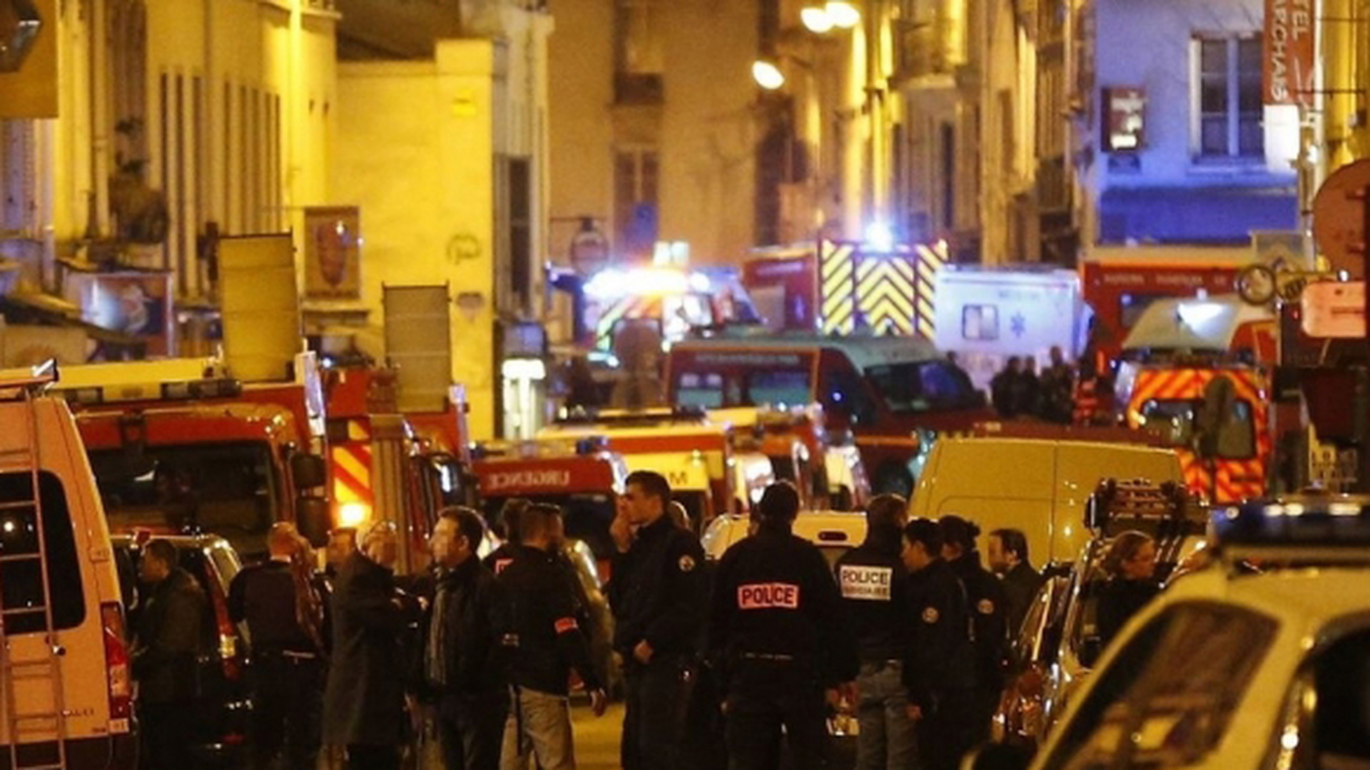 Prima poza cu terorista care s-a detonat la Paris. Vezi ce gest a putut sa faca inainte de a se arunca in aer