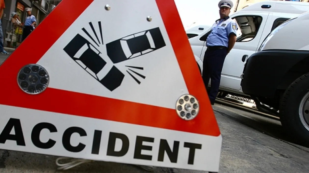 Accident în Capitală. A fost implicată o mașină de poliție dintr-o coloană oficială