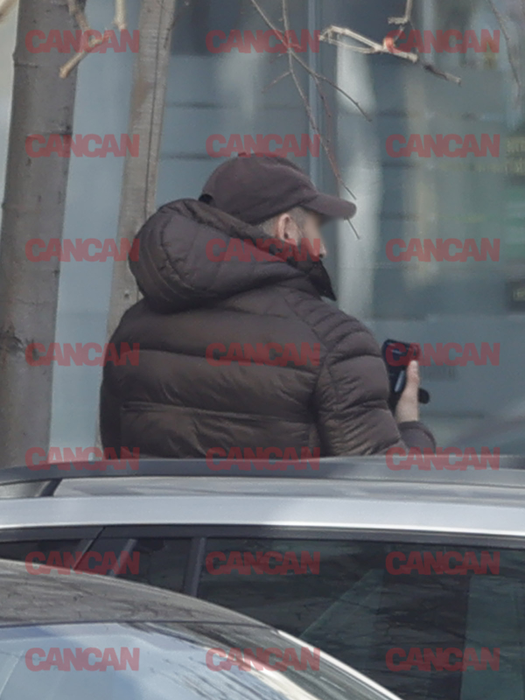 Vorbește non stop la telefon