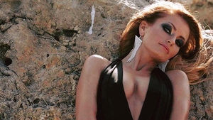 Sylvia a gasit cea mai buna metoda sa se trateze! Vezi cu ce doarme sub perna cantareata!
