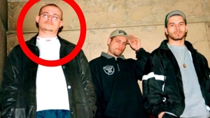 Tataee de la BUG Mafia merge cu autobuzul și fumează marijuana. Adevăratul motiv pentru care s-a mutat din România