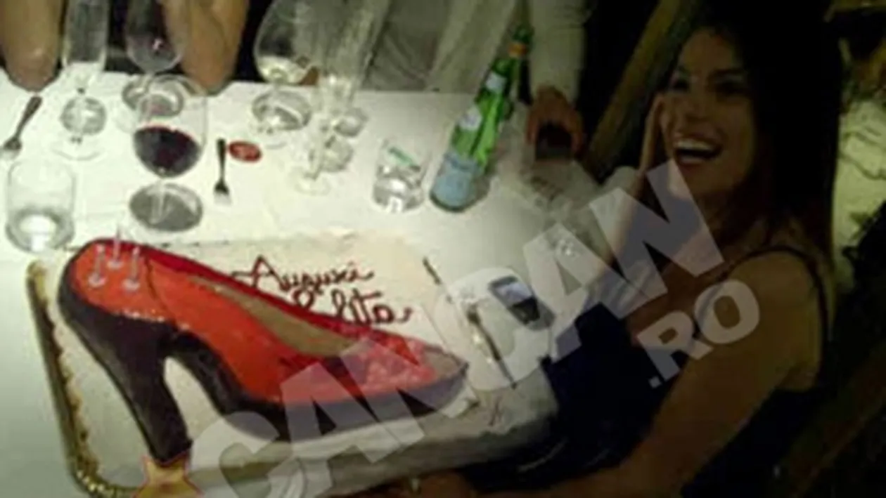 Petrecere discreta pentru Ioana Visan de ziua onomastica! Romanca lui Berlusconi a avut tort in forma de pantof