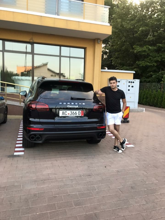 "Prințișorul" irakian de 22 de ani impresionează cu mașinile lui