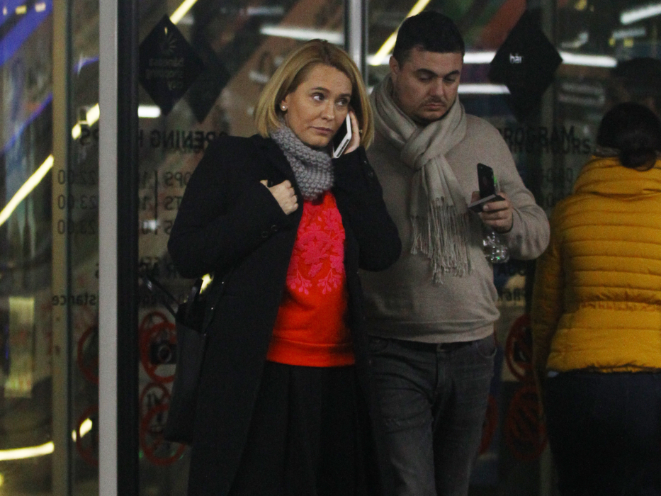 Andreea Esca, cu "bodyguardul" la cumpărături